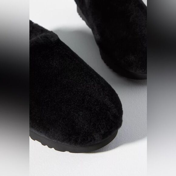 UGG Classic Cozy Slippers - NEW without box UGGS BLACK SLIPPERS Size 6 - Picture 3 of 10